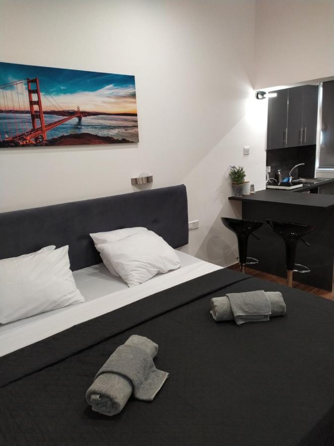 Takis Apartments Айя Напа Екстериор снимка