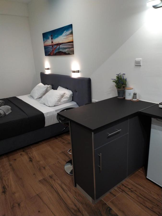 Takis Apartments Айя Напа Екстериор снимка